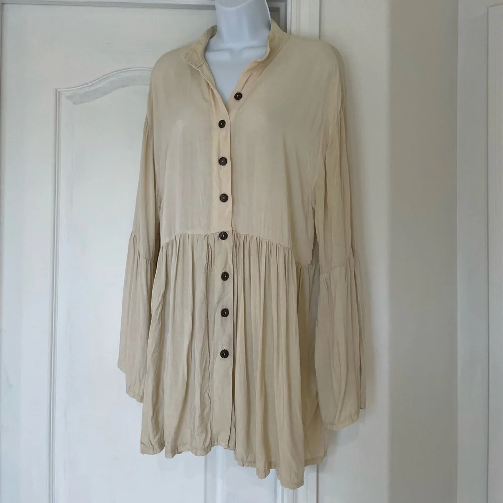 Jen’s Pirate booty flowy peasant top button shirt Cream bell sleeve M/L nwt - Picture 12 of 14
